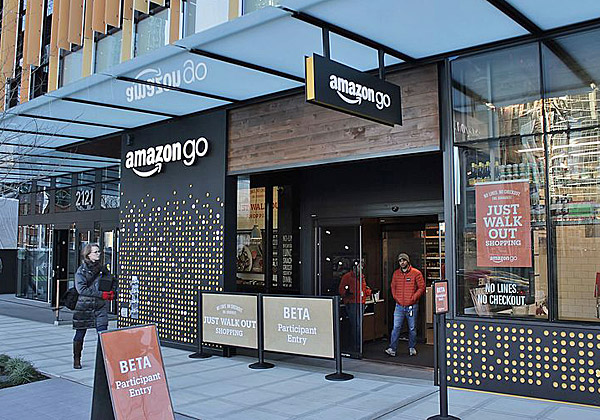 חנות ללא קופות ובשירות עצמי מלא. Amazon GO בסיאטל, ארצות הברית. צילום: SounderBruce, מתוך ויקיפדיה