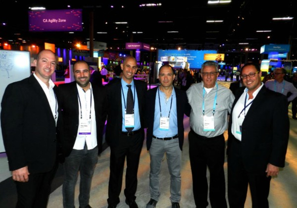 משלחת מומחי הגנת הסייבר עם אנשי NessPRO בכנס CA World שנערך לאחרונה בלאס וגאס. מימין לשמאל: צביקה פליישמן – מנהל תחום ממשלה וביטחון בחטיבת CA-ישראל ב-NessPRO, זוהר פרל – מנהל חטיבת CA-ישראל ב-NessPRO, שלומי בילגי – מנהל אגף ביטחון, מידע וסייבר במשרד לביטחון פנים, אילן יום טוב –רמ"ח הגנת סייבר במשרד לביטחון פנים, משה כהן – המנהל הטכנולוגי של המשרד לביטחון פנים, ארז תדהר - רמ"ח הנחיה ברשות הלאומית להגנת הסייבר