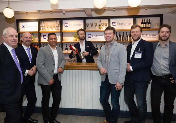 מימין לשמאל: ברטיל פרסון, מהנדס מערכות בכיר באקסטרים נטוורקס; אנטון טמילין, מהנדס מערכות בכיר באקסטרים נטוורקס; בוריס גרמשב, מנהל אזורי לאזור המדינות הנורדיות ומזרח אירופה; קיריל זוקוב, מנהל הנדסה לאזור המדינות הנורדיות ומזרח אירופה; אלי קנדל, מנהל פעילות אקסטרים נטוורקס בישראל; מארק סלייטר, מנהל טכנולוגי בכיר באקסטרים נטוורקס; תומאס ברגמן, מנהל פיתוח עסקי לאזור מזרח אירופה והארצות הנורדיות, אקסטרים נטוורקס. צילום: יח"צ