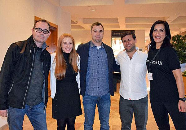 משמאל: ג'ו דרמגול, מנהל ה-Developer Advocacy באזור EMEA ב-MongoDB; דנה גרוס, מנהלת WW VAR ושותפים טכנולוגיים ב-MongoDB; מוטי הדס, סגן מנהל חטיבת מוצרי התוכנה ומנהל תחום הקוד הפתוח במטריקס; אליוט הורוביץ, המייסד ומנהל הטכנולוגיות העולמי של MongoDB; ופז מקדולנד, סגן נשיא לשיווק לאזורי EMEA ואסיה פסיפיק ב-MongoDB. צילום: הדר צדקה חזן