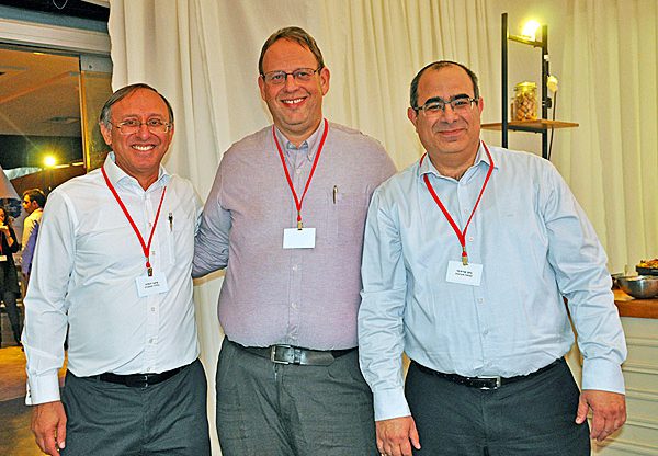 מימין: נתן פרידחי, סמנכ"ל קבוצת מערכות בטלדור; נתי אברהמי, מנכ"ל החברה; ובועז יהודה, מנהל פעילות טלדור תקשורת. צילום: סימה שטרית