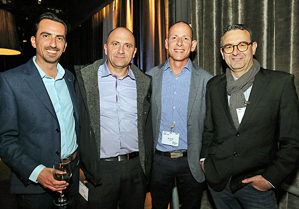 מימין: אילן ינובסקי, אסטרטג פתרונות עסקיים ראשי ב-VMware ישראל; כפיר שפיר, מנהל מכירות אנטרפרייז ב-VMware ישראל; חזי חליבה, מנהל רכש גלובלי ב-NICE; ואלי שקד, מנכ"ל VMware ישראל. צילום: ניב קנטור