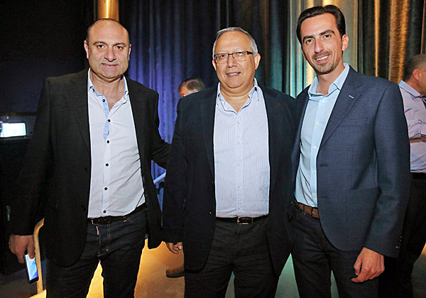 מימין: אלי שקד, מנכ"ל VMware ישראל; שינו זוארץ, מנכ"ל C-Data; ואריה דרעי, מנהל זרוע הטכנולוגיות בבנק דיסקונט. צילום: ניב קנטור