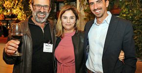 מימין: אלי שקד, מנכ"ל VMware ישראל; קארן שלו, מנהלת שותפי ענן אזורית ב-VMware; ורמי נחום, המנכ"ל והבעלים של טריפל סי. צילום: ניב קנטור