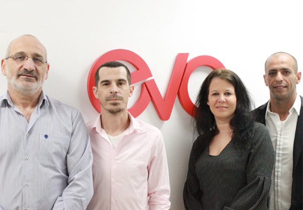 מימין לשמאל: תומר זינדאני, נעמי סורוביץ', אלעד אלטשטיין ואיציק טאיב, הצוות המוביל של EVO IT. צילום: יח"צ