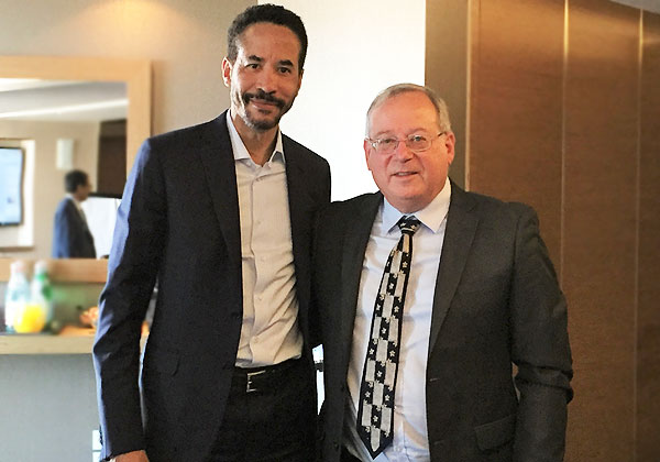 משמאל לימין: צ'ארלס פיליפס, מנכ"ל Infor, ומאיר גבעון, מנכ"ל GIV Solutions. צילום: יוסי עפרוני