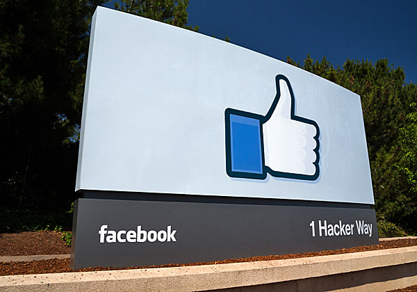 האם הייתם עושים לייק לשימוש של הפוליטיקאים ברשתות החברתיות? צילום: Walterk, BigStock