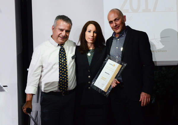 מימין: אנדרס ריכטר, מנכ"ל פריוריטי; חנה שראל, מנכ"לית מידעטק; ושלמה אסרף, סמנכ"ל מכירות ישראל בפריוריטי. צילום: רגב כלף