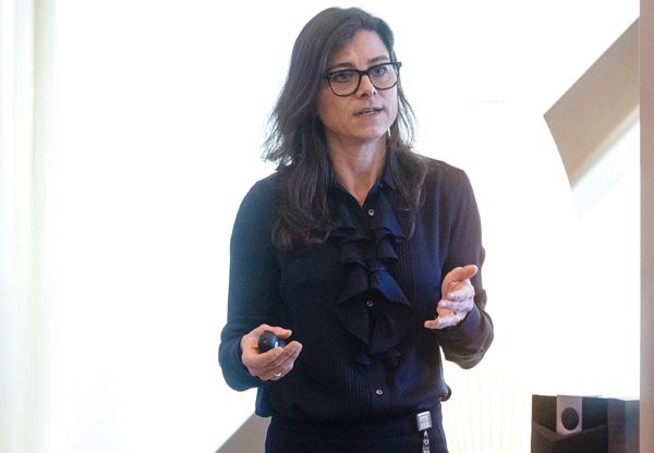 ג'וני קונסאנטאס, מנהלת בכירה לתקשורת שיווקית בחטיבת האבטחה הארגונית במיקרוסופט. צילום: יח"צ חברה