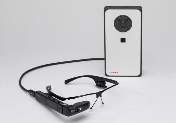 ה-dynaEdge DE-100 של טושיבה. צילום: יח"צ