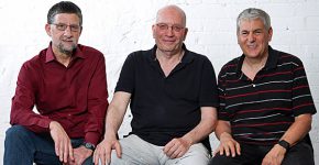 מימין: גיל אמיד, יואב הולנדר וזיו בנימיני, מייסדי פורטליקס. צילום: דרור סיתהכל