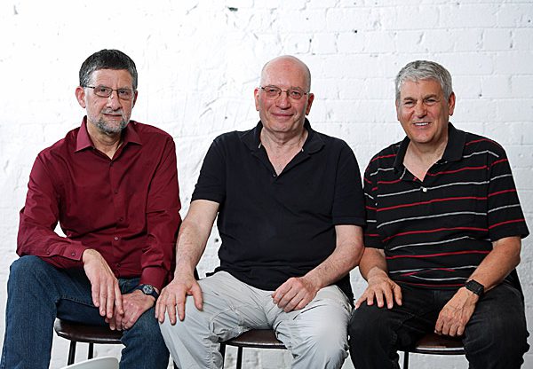 מימין: גיל אמיד, יואב הולנדר וזיו בנימיני, מייסדי פורטליקס. צילום: דרור סיתהכל