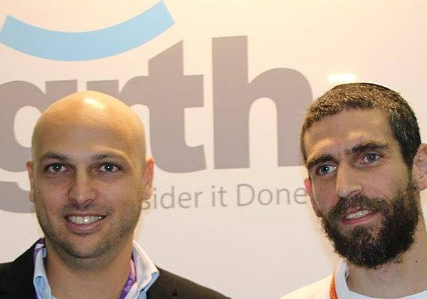 מימין: אביעד פניגשטיין, סמנכ"ל הטכנולוגיות של GRTH, וגיל רון, מייסד שותף של החברה. צילום: עמית כהן וצפריר קירשנר