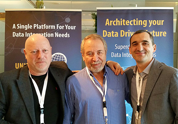 מימין: דוידה פלוסי, מנהל הפריסייל באירופה ב-Talend; קוסטין מרזאה, CTO באקורייט מקבוצת UCL; ובראיין פארינס, מנהל מכירות EMEA ב-Talend. צילום: יעקב אברמוביץ'