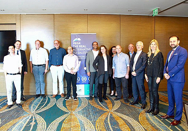 מימין: חוסיין אוזל, מנהל שיתופי פעולה אסטרטגיים ב-PEGA; תמי זייתן, מנכ"לית IT solution; ובוגק גירטליקלו, מנהל מכירות בכיר ב-PEGA; מנחם רוזנבלום, נשיא Alternative; עדי אשר, ראש תחום אסטרטגיית IT ודיגיטל ב-BDO; דורית שר, מנכ"לית ובעלים של Experity; נעמי סורוביץ', CTO ב-EVO IT; תומר זינדאני, מנכ"ל EVO IT; אבי עסיס, מנכ"ל משותף ב-Be-Digital; איתן לומברד, מנכ"ל סנסקום; מוטי סדובסקי, יועץ עצמאי ומומחה לאסטרטגיית מחשוב, קורשט טקינבס, מנהל מכירות ב-PEGA; ואלעד אלטשטיין, CTO ב- EVO IT. צילום: יח"צ