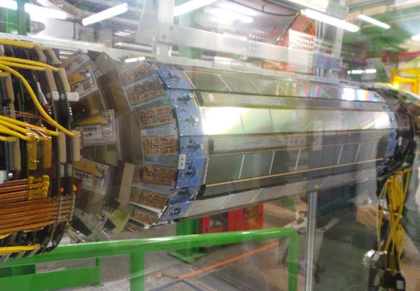 מקטע מתוך מנהרת מאיץ ההדרונים הגדול LHC באיזור הגבול שבין שווייץ לצרפת. צילום: אבי בליזובסקי