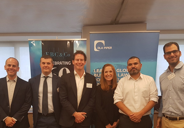 מימין: עמרי רחום, אלי טובול, נעמי מרילס, אנתוני דיי, לוקה גורי, ג'רמי לוסטמן. צילום: יח"צ