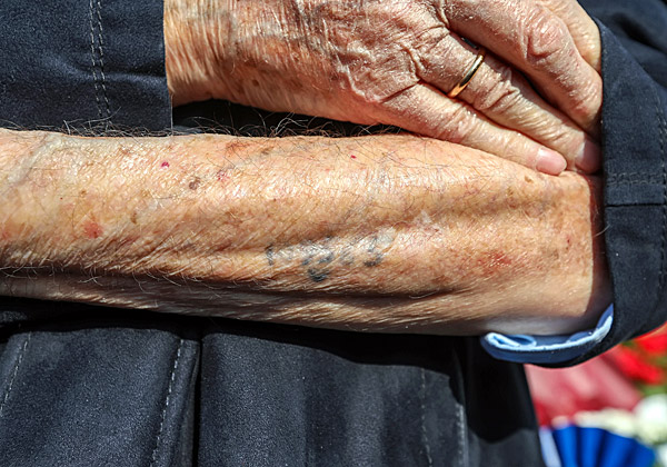 להקל במקצת על הקושי של הניצולים. צילום: Vverve, BigStock