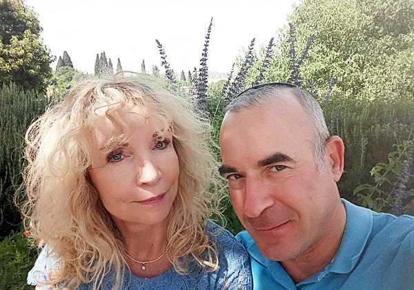 מימין: אריק מאיר ופנינה רייפמן. צילום משפחתי