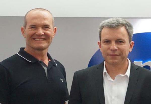 מימין: סלביק גימלברנד, מנכ"ל לינוטק, ושי אוזון, מנכ"ל One1. צילום: יח"צ One1.