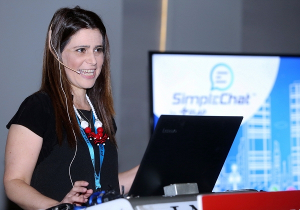 אפרת גלבוע, מובילת תחום Omnichannel ומנהלת מוצר Simple Chat בחברת אלעד מערכות. צילום: ניב קנטור
