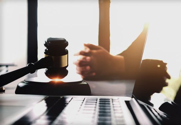 תובעת את מלם וסאפ. דור כימיקלים. אילוסטרציה: BigStock