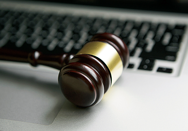 כתב אישום: ניצל את הפלטפורמה של אינסטגרם לביצוע עבירות מין. אילוסטרציה: BigStock