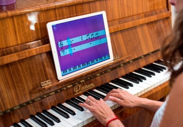 מוצר מוסיקלי ללימוד נגינה על פסנתר של ג'ויטונס. צילום: עמרי שפירא