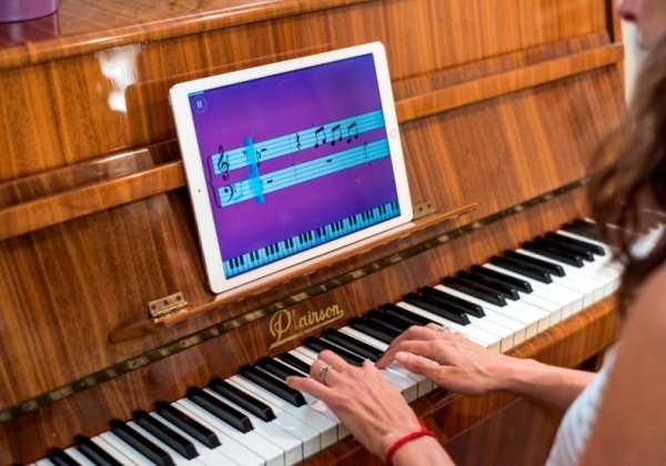 מוצר מוסיקלי ללימוד נגינה על פסנתר של ג'ויטונס. צילום: עמרי שפירא