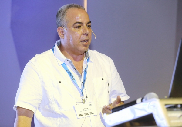 גיל נזרי, מנכ"ל חברת DMway Analytics, בכנס Big data & analytics. צילום: ניב קנטור