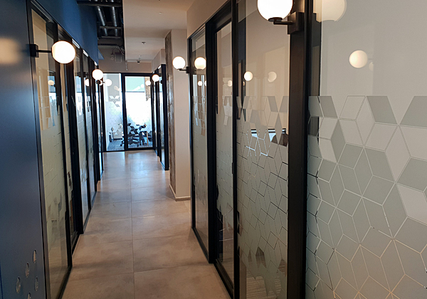 מתחם העבודה של Sarona Space בקניון כפר סבא הירוקה. צילום: יח"צ