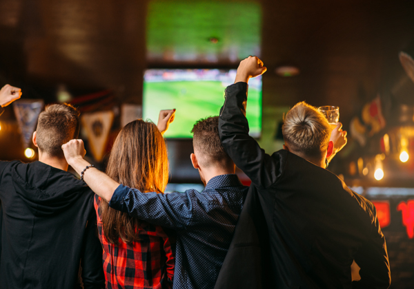 אוהדים. צילום: Shutter Stock