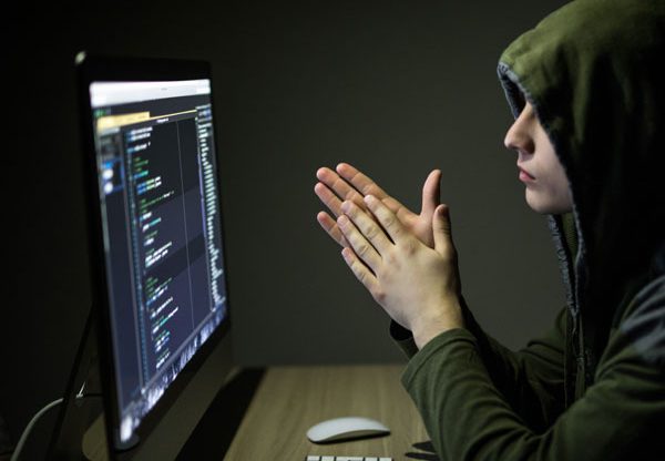 מכתב האישום עולה שהעצמאים שנפלו קורבן למעשיו של דביר סבלו פעמיים: גם מירידה בפעילו תהעסקית וגם מכך שהוא גנב מהם כסף, כפי הנטען. צילום: BigStock