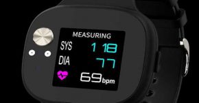 שעון חכם של אסוס עם מד לחץ הדם הלביש הראשון בעולם. צילום: יח"צ