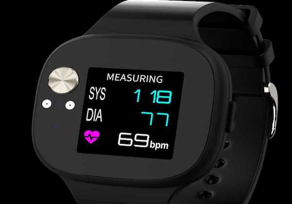 שעון חכם של אסוס עם מד לחץ הדם הלביש הראשון בעולם. צילום: יח"צ