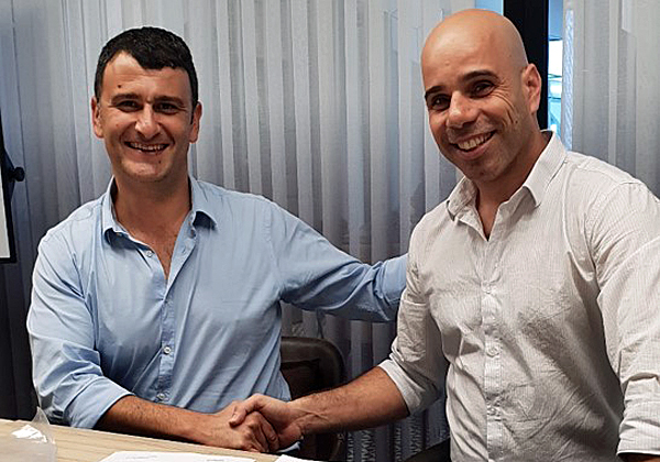 מימין: שימי עזריה, מנכ"ל Howazit, ויוסי חיימוב, מנכ"ל פרודוור ישראל. צילום: יח"צ