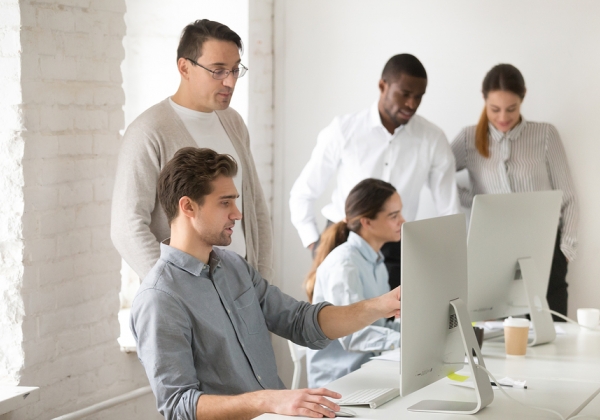 מה עושים העובדים? Work Insights של גוגל יגלה. צילום: BigStock