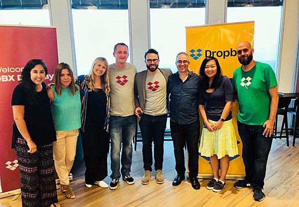 מימין: אדי ישראלסקי, מנהל ה-IT בדרופבוקס ישראל; טינה שוכמן, מנהלת הנדסה בחברה; מאיר מורגנשטרן, מנהל מרכז הפיתוח של דרופבוקס בישראל; סטיב מילר, מנהל פיתוח עסקי ושותפויות בחברה העולמית; קייל אנדרסון, מנהל טכנולוגיה שותף בחברה העולמית; ג'יי ג'יי קאס, מפתח תכניות בדרופבוקס; אורנה כלב, מנהלת המשרד של החברה בישראל; וכריסטין פריץ, מנהלת אירועים בדרופבוקס. צילום: יח"צ