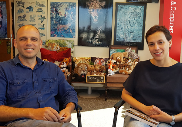 באו לבקר במאורת הנמר: איילת קוטנר, סמנכ"לית ההנדסה של פורסקאוט בישראל, ואורי ניישטיין, סמנכ"ל בכיר בחברה שאחראי על המחקר והפיתוח. צילום: פלי הנמר