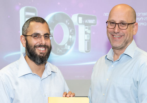 מימין: ניר שטרן, מנכ"ל קבוצת סלקום וראש מועצת חריש יצחק קשת צילום: דודי פרץ