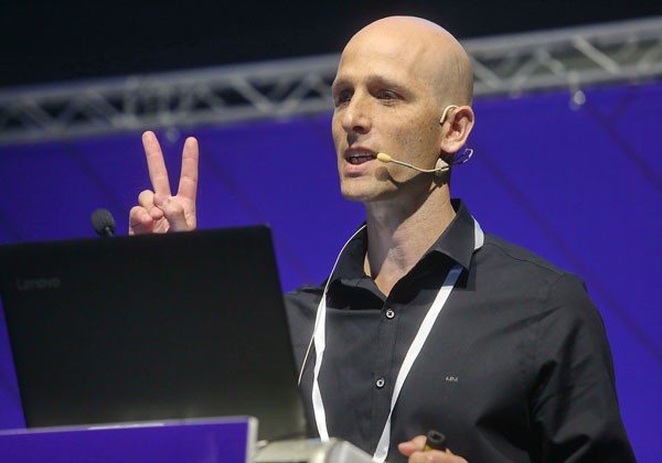 אסף אבן, מומחה פתרונות חללי עבודה מודרניי במיקרוסופט ישראל. צילום: ניב קנטור