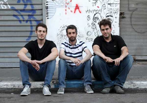 מימין לשמאל: אמיר לשמן מייסד שותף ומנהל טכנולוגיות ראשי, עומר רמות, מייסד שותף וארכיטקט ראשי, אורן דור CPO - Brandtotal. צילום: עזרא לוי.