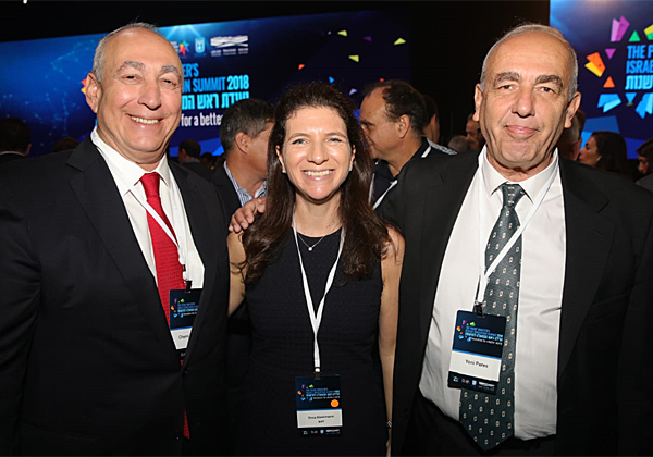 אורנה קליינמן, מנכ"לית מרכז החדשנות של סאפ בישראל, עם יוני וחמי פרס. צילום: איציק בירן