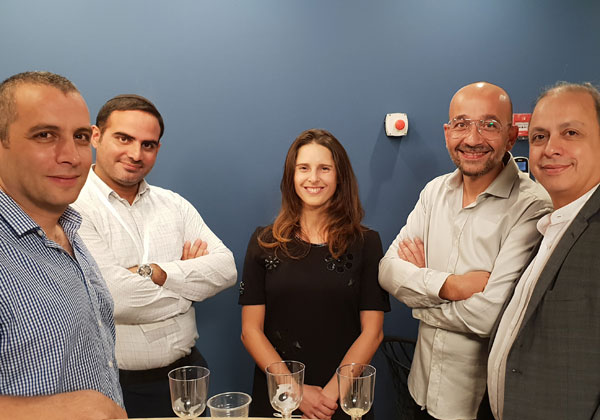 מימין לשמאל: פיליפ בואזיז, יו"ר קבוצת Prodware ומייסד Sarona Partners,' אלכסנדר דווין, מנכ"ל שרונה ספייס, תות שני, שותפה ומנכ"לית תכנית 365x, מוטי סרודי, מנהל אגף המיחשוב בעיריית כפר סבא, איתי צחר, מנכ"ל עיריית כפר סבא. צילום: יח"צ