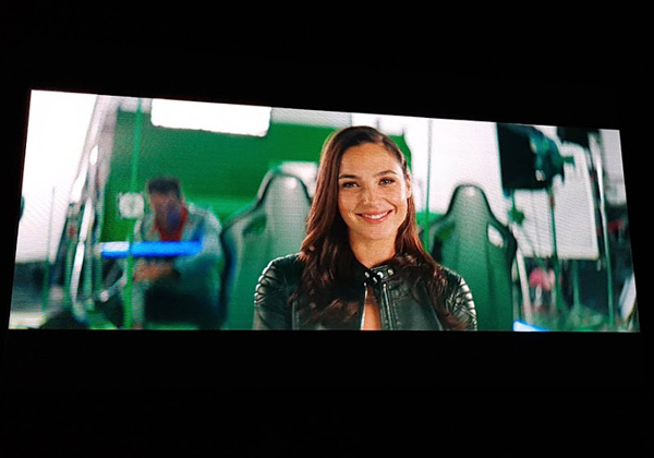 גל גדות, שנבחרה לקדם את מכשירי וואוויי בסרטון שצולם בעת ההשקה בלונדון,. צילום: פלי הנמר