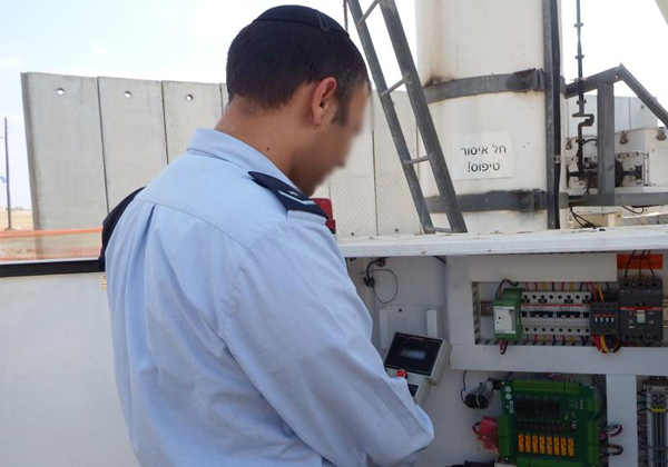 רב-סמל מתקדם אבי קקון, מפקד מחלקת תקשורת לוויינית ביחידת הקשר בחיל האוויר. צילום: דובר צה"ל