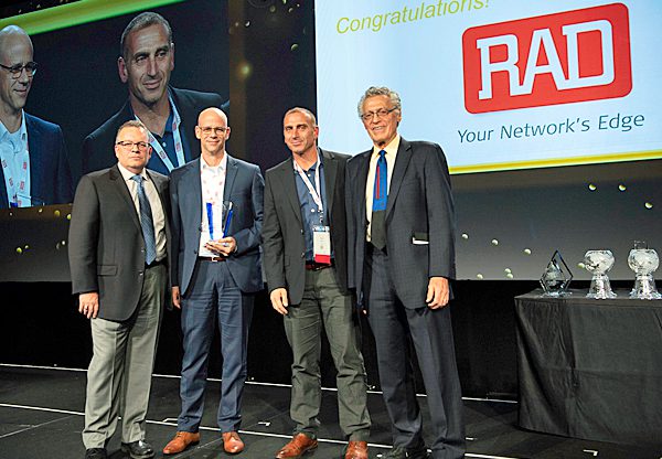 מימין: מייקל הוארד, מנהל ואנליסט בכיר ב-IHS; אייל אלוני, ראש תחום ספקי תקשורת ברד; דרור בין, נשיא ומנכ״ל רד; וטים דוריון, אנליסט בכיר מ-ACG Research. צילום: באדיבות MEF