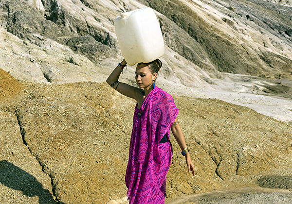 ייתכן שהאישה הזאת תוכל לסחוב בעתיד מים מסוננים יותר - בעזרת טכנולוגיה ישראלית. צילום אילוסטרציה: BigStock