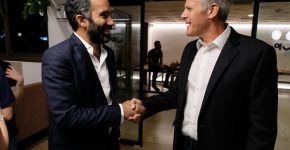 מימין: ח"כ מייקל אורן ורומן לוי, מנכ"ל אורבן פלייס. צילום: נועה מוצפי