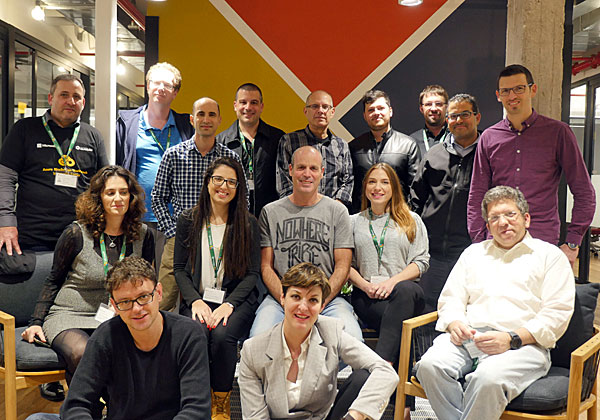 משתתפי התכנית עם יעל רוזנצווייג, מנכ"לית בלוקצ'יין ישראל. צילום: אבישי זיגמן